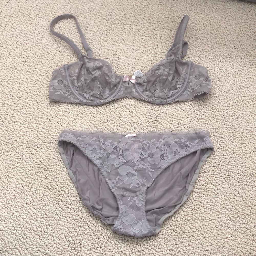 Victoria’s Secret Body by Victoria unlined set